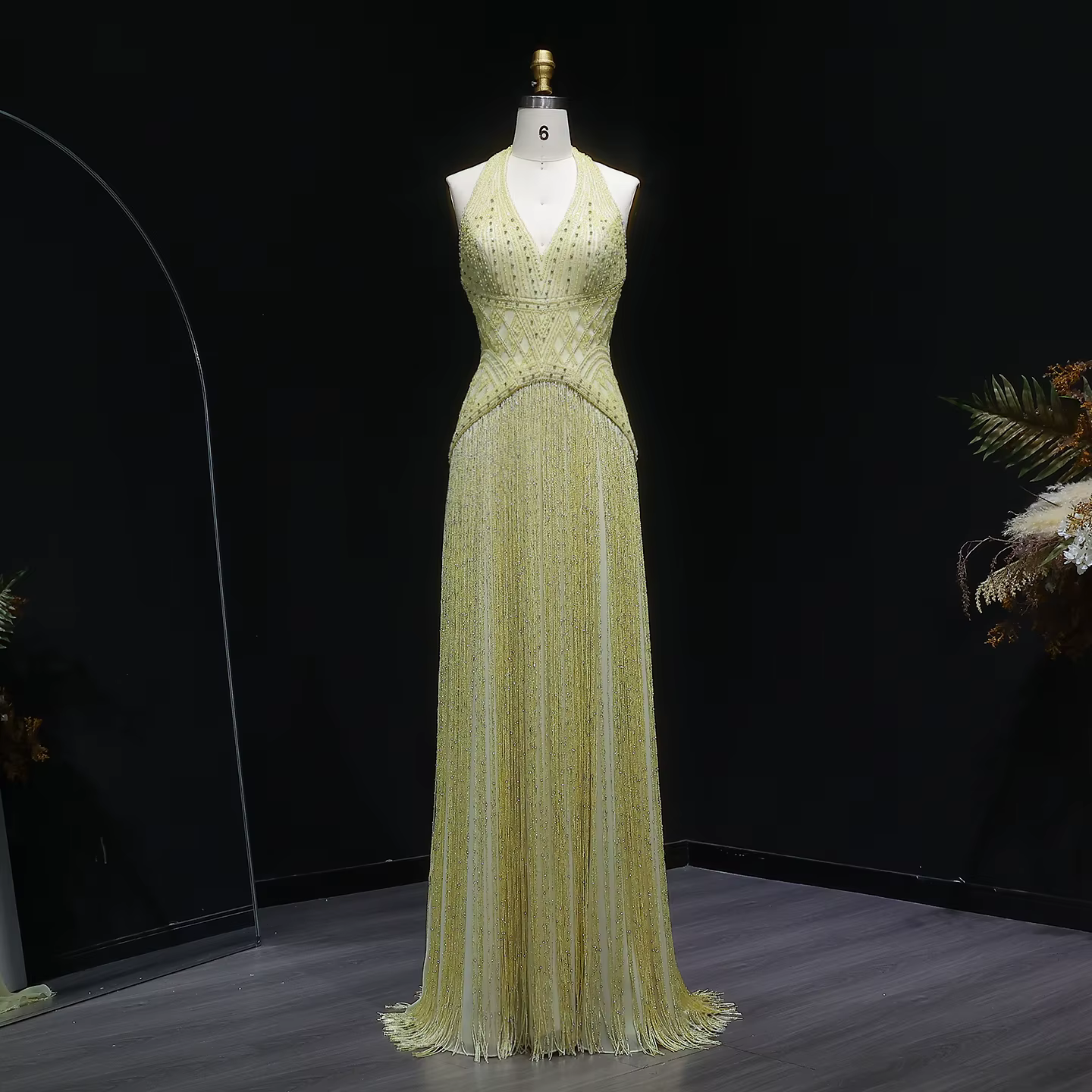 Robe de soirée sirène élégante jaune Sharon Said, luxueuse, ornée de perles et de pompons, col halte