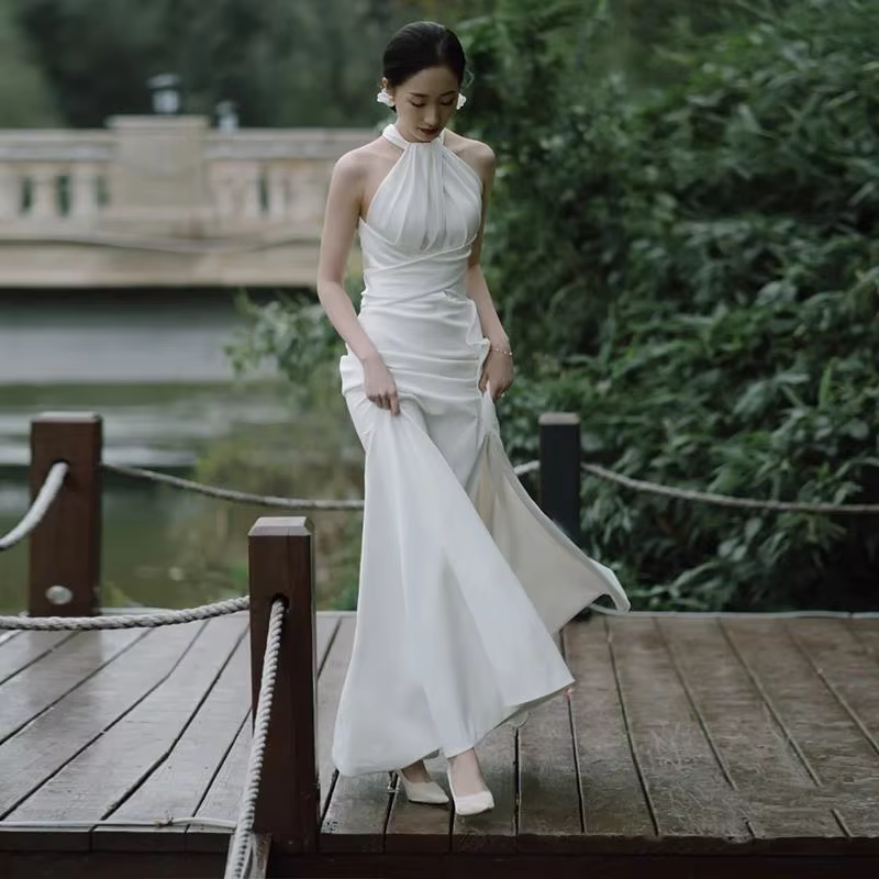 Robe de mariée en satin blanc simple pour femme, robe de Rhdos nu, robe de mariée à petite queue, li