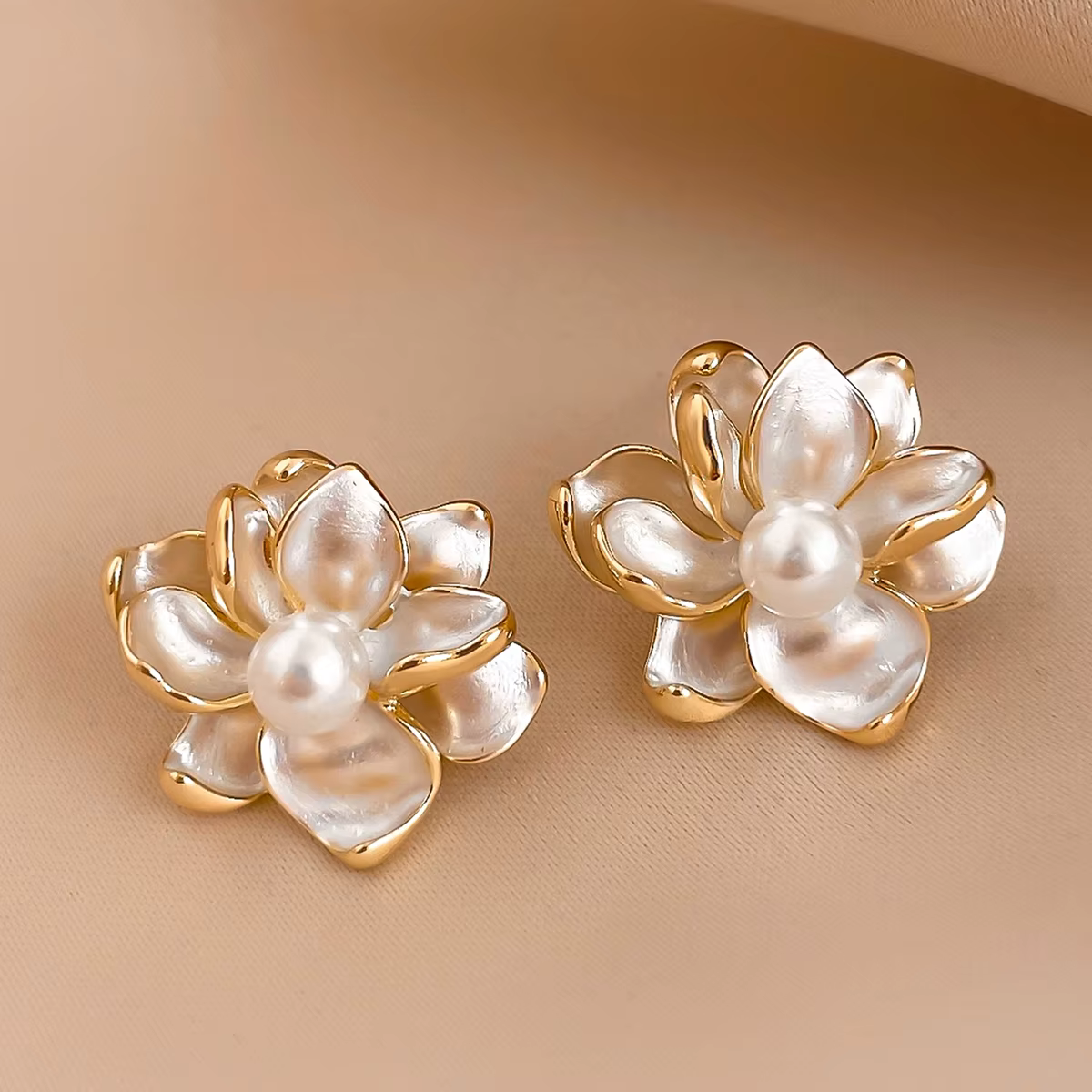 Boucles d'oreilles clous délicates en forme de fleurs avec imitation de perle, bijoux polyvalents po