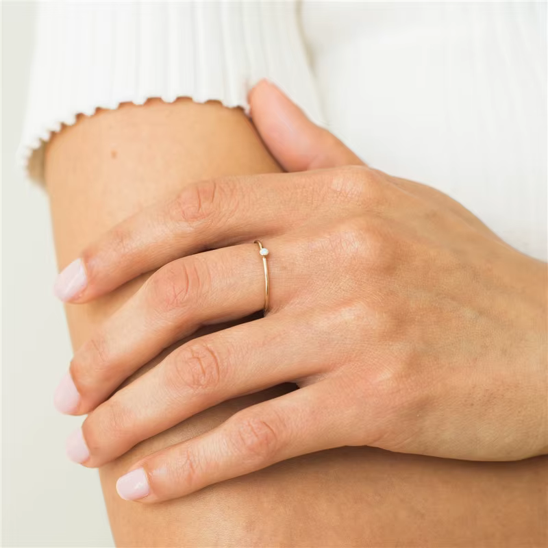 Bague en or rempli d'opale minuscule pour femme