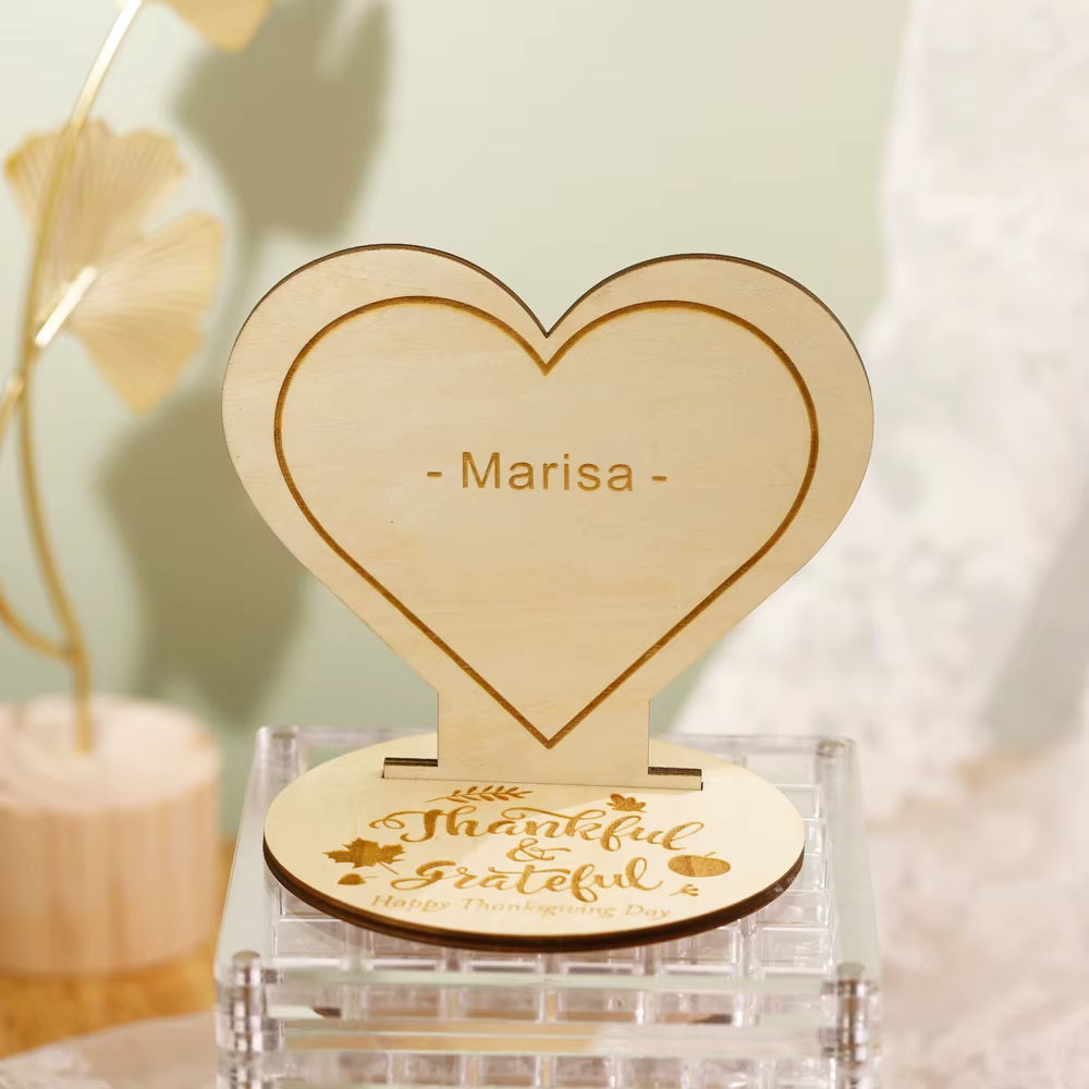 Noms de lieu de mariage en forme de cœur en bois