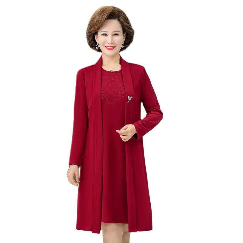 Robe deux pièces pour femme d'âge moyen