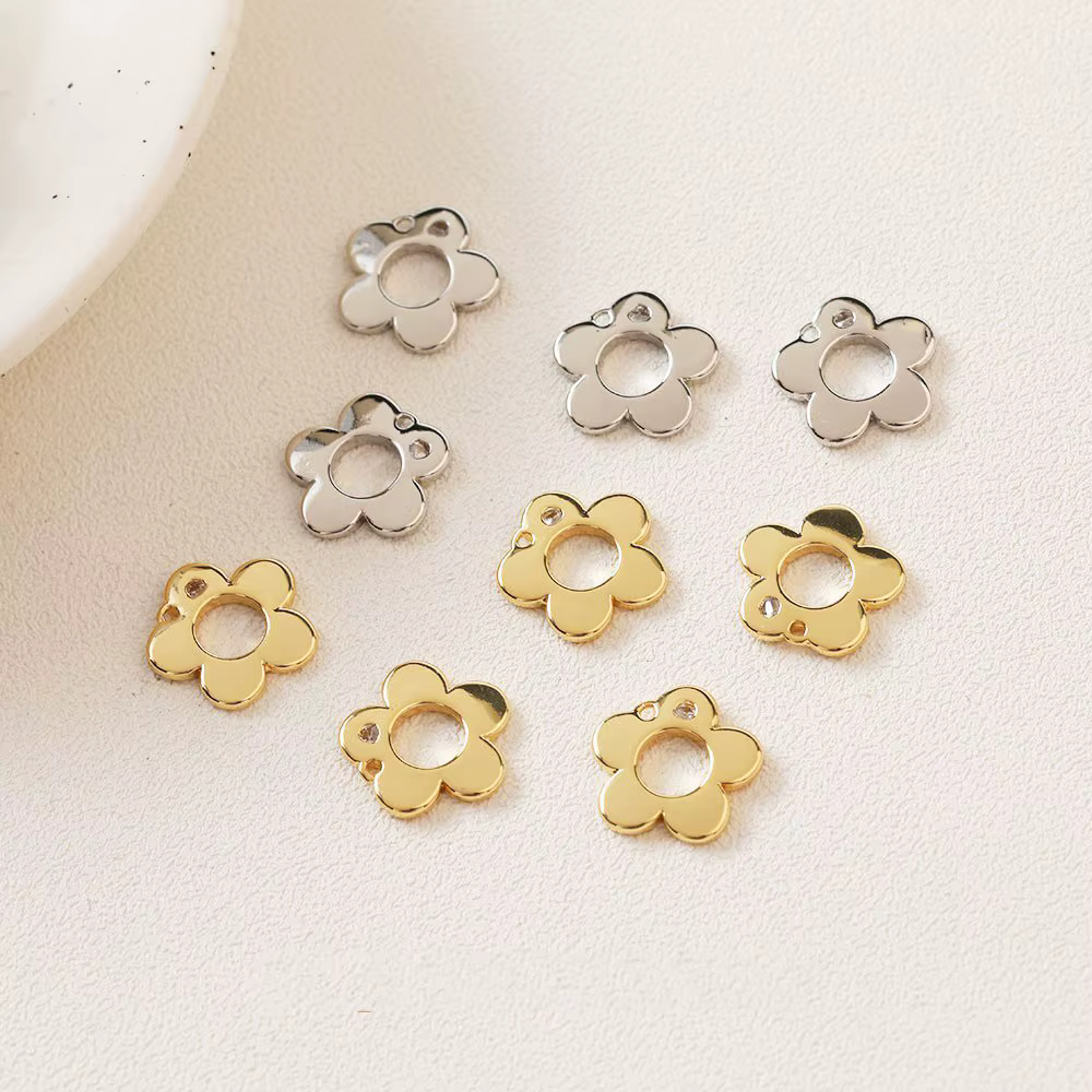 Collier de fleurs plaqué or 14k