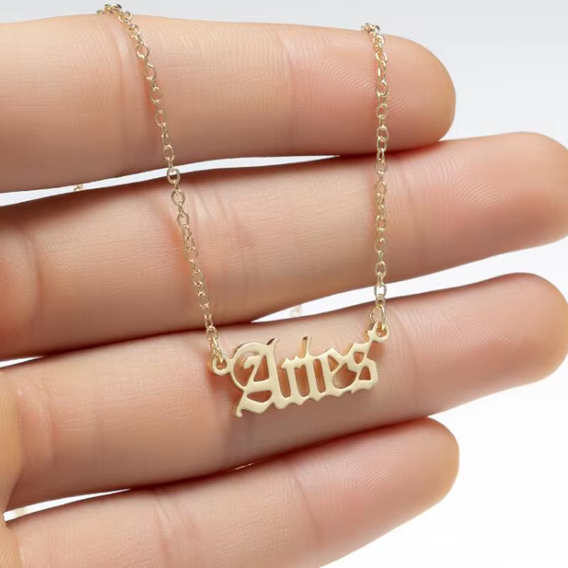 Collier avec les 12 constellations du zodiaque