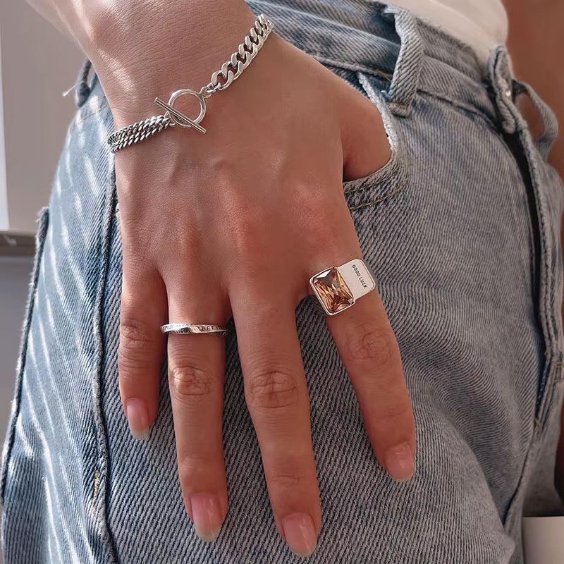 FOXANRY Argent Couleur Large Anneaux pour Femmes Nouveau À La Mode Élégant Vintage Simple Bonne Chance Zircon Partie Bijoux Cadeaux D'anniversaire