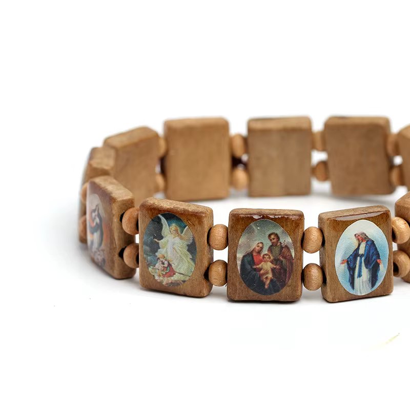 Bijoux catholiques en bois naturel