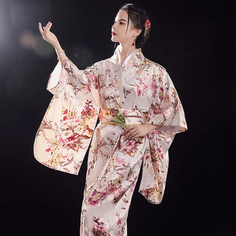 Kimono Yukata traditionnel japonais avec Obi