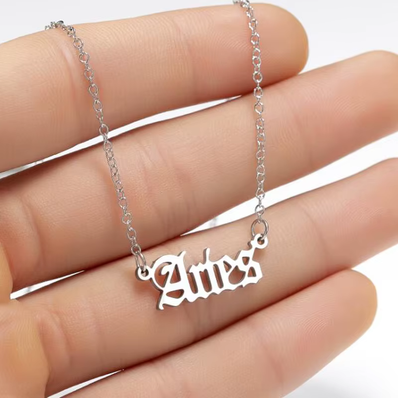 Collier avec les 12 constellations du zodiaque