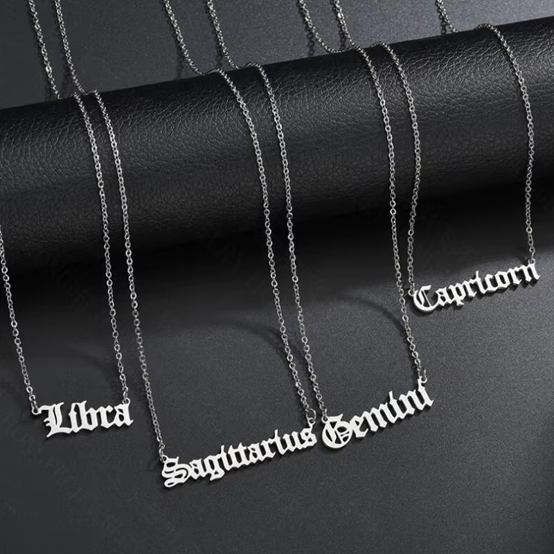Collier avec les 12 constellations du zodiaque