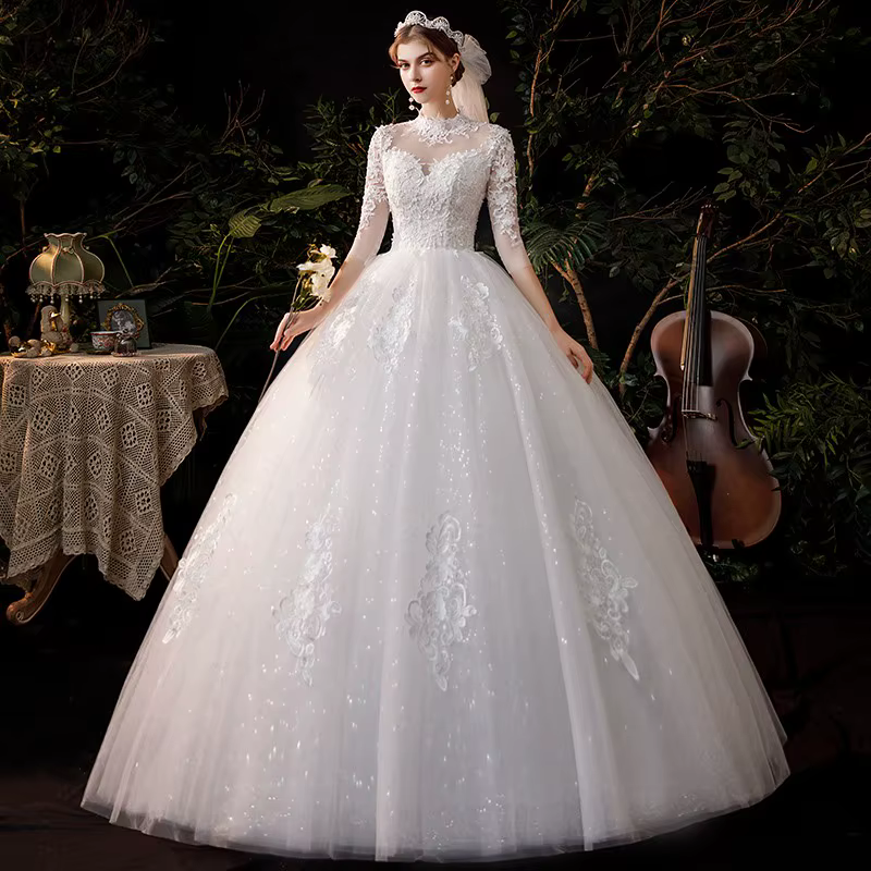 Robe de mariée luxueuse à col roulé