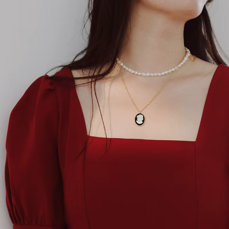 Amaiyllis Collier ras du cou en or 18 carats