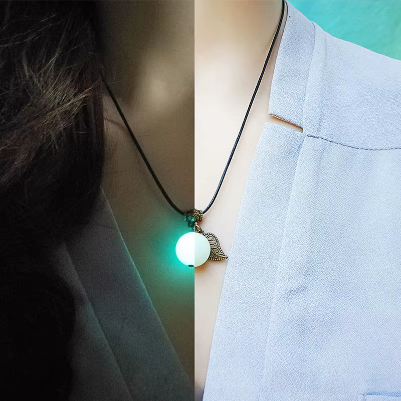 Bracelet pour femme avec breloque gemme lumineuse
