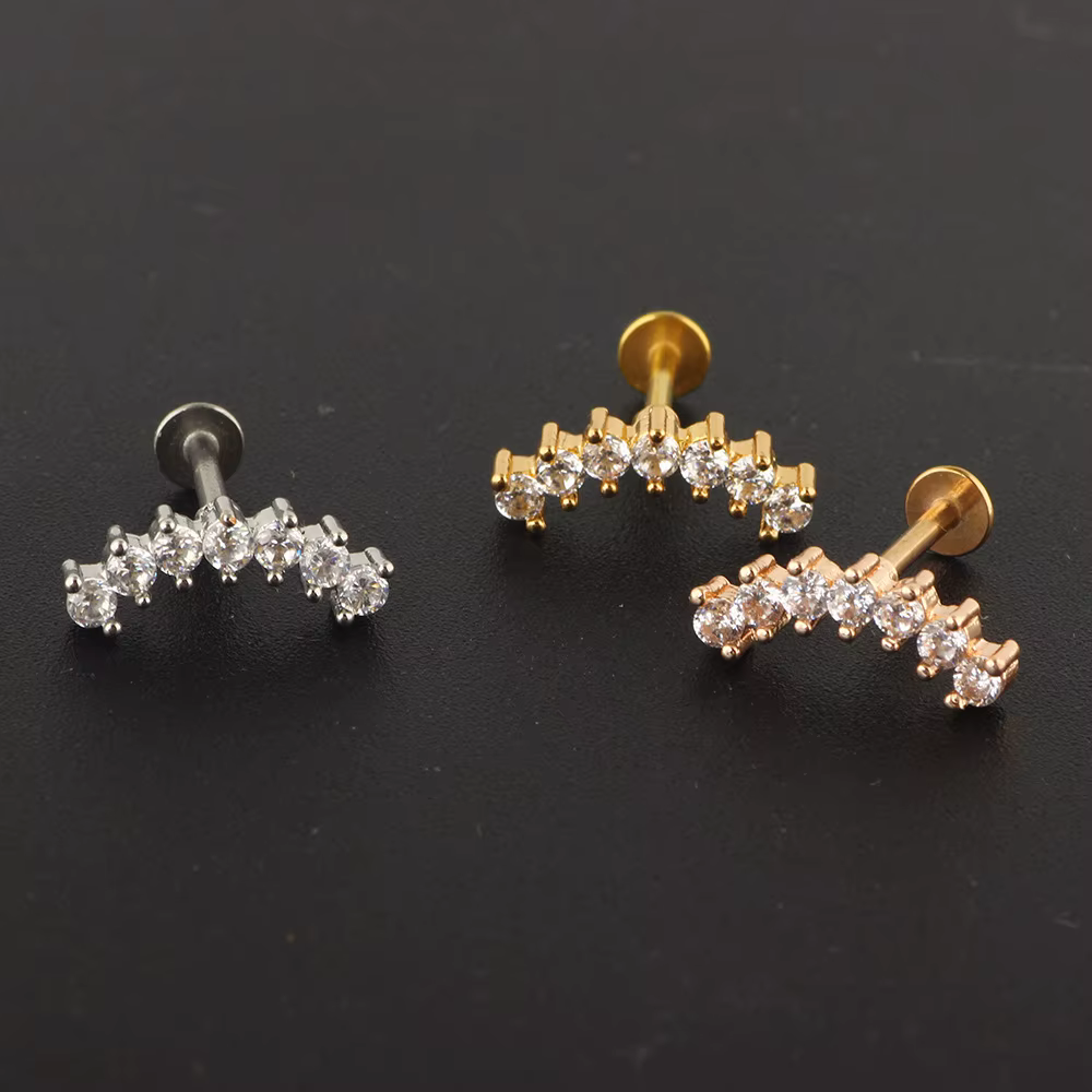 Boucle d'Oreille Plate pour Piercing Tragus avec Fleur en Cristal