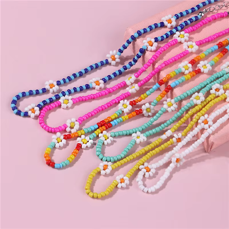 Collier ras du cou perlé fait à la main