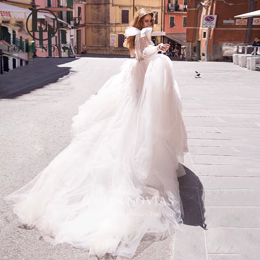 LOUIS NOVIAS a-ligne robes de mariée pour les femmes personnalité une épaule à manches longues exquise chérie perles