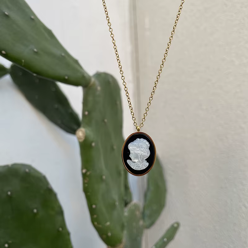 Amaiyllis Collier ras du cou en or 18 carats