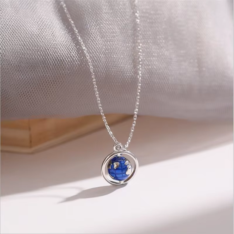 Nouvelle mode créative Globe Planet 925 en argent Sterling plaqué personnalité coloré époxy boule populaire pendentif colliers H572
