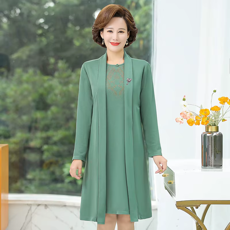 Robe deux pièces pour femme d'âge moyen