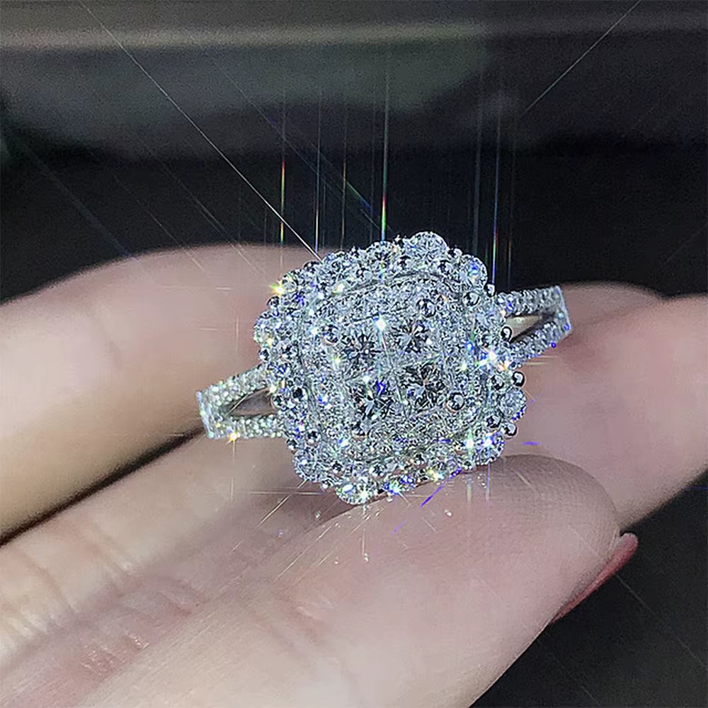 Huitan magnifique forme carrée femmes bague pleine Bling glacé Micro pavé cristal Zircon éblouissant