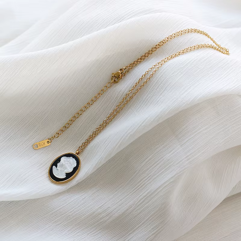 Amaiyllis Collier ras du cou en or 18 carats
