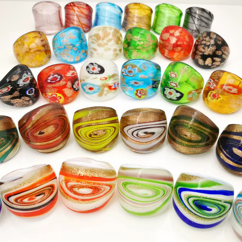 Ensemble de 30 bagues en glaçage coloré avec feuille chaude Mura