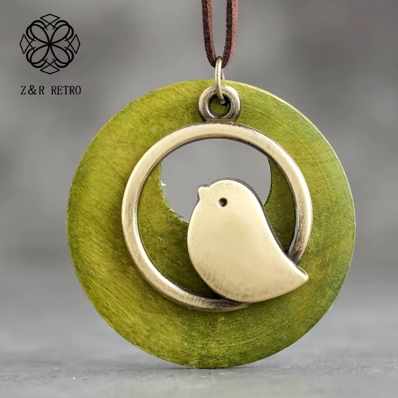 Collier rond à col d'oiseau