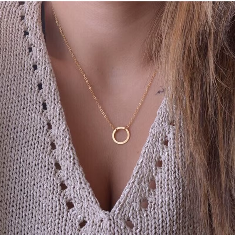 Collier pendentif rond minimaliste pour femmes