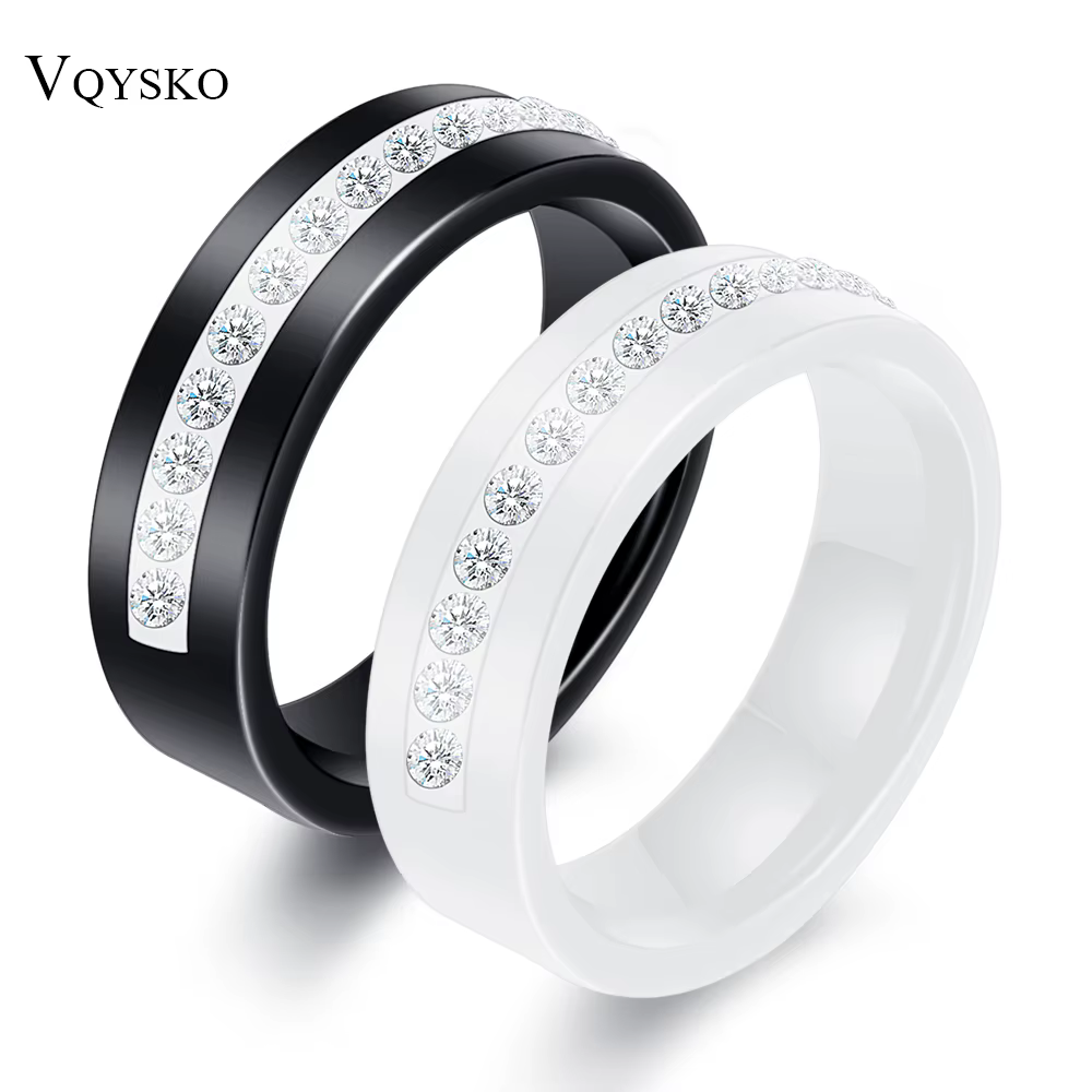 Bague de fiançailles en céramique noire et blanche avec une rangée de zircons australiens pour femmes