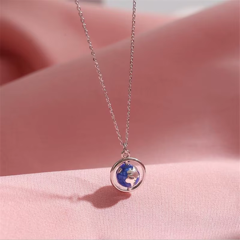 Nouvelle mode créative Globe Planet 925 en argent Sterling plaqué personnalité coloré époxy boule populaire pendentif colliers H572