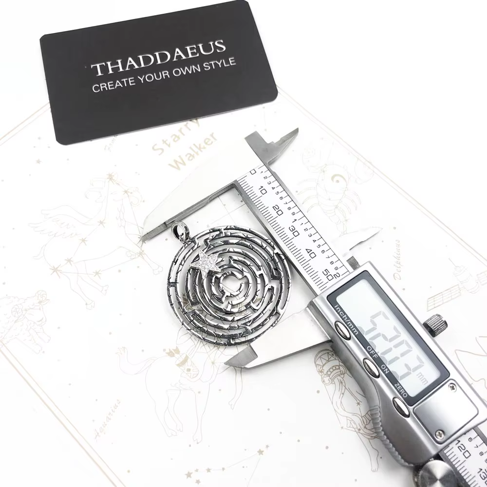 Pendentif labyrinthe avec étoile mobile