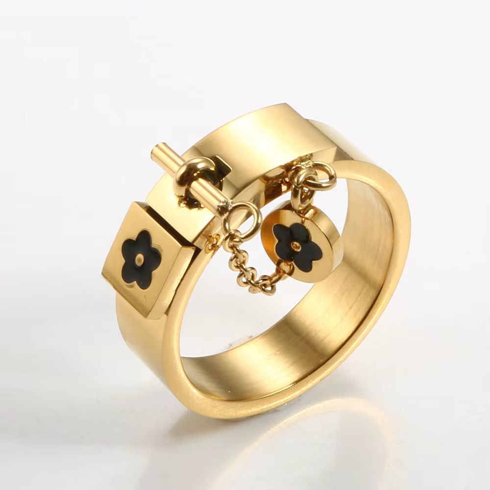 Bague porte-bonheur à cinq feuilles