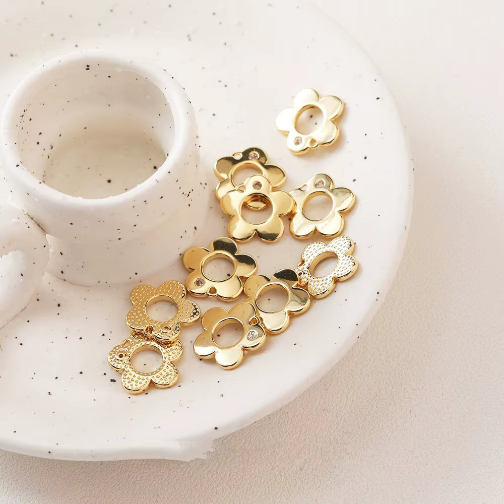 Collier de fleurs plaqué or 14k