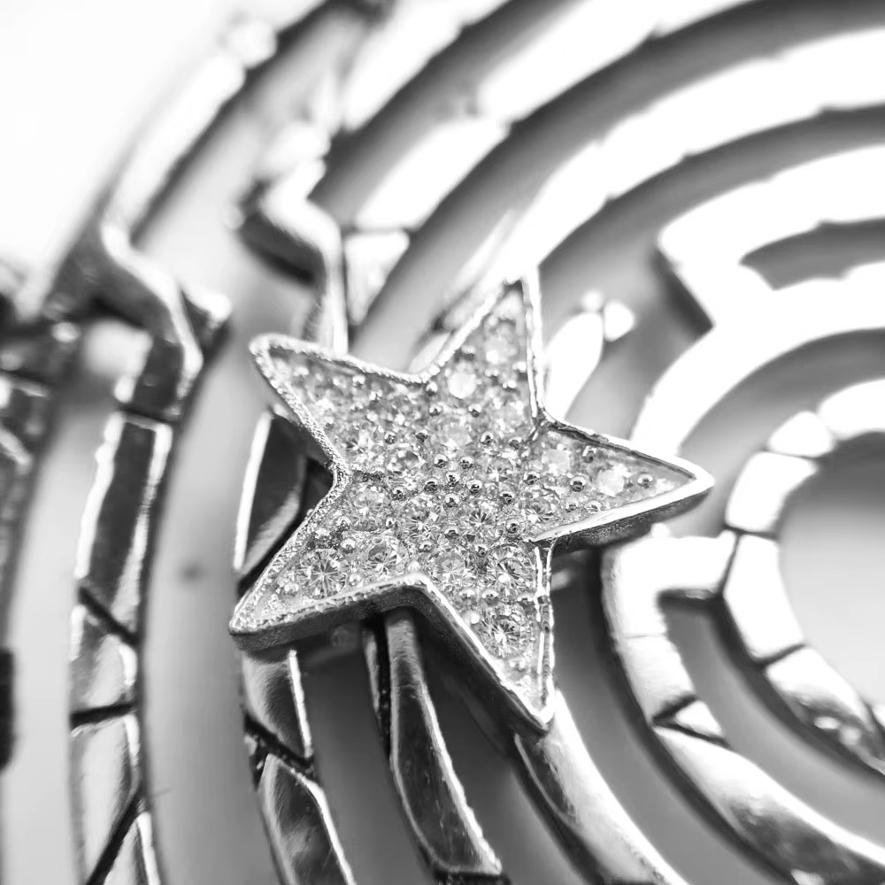Pendentif labyrinthe avec étoile mobile