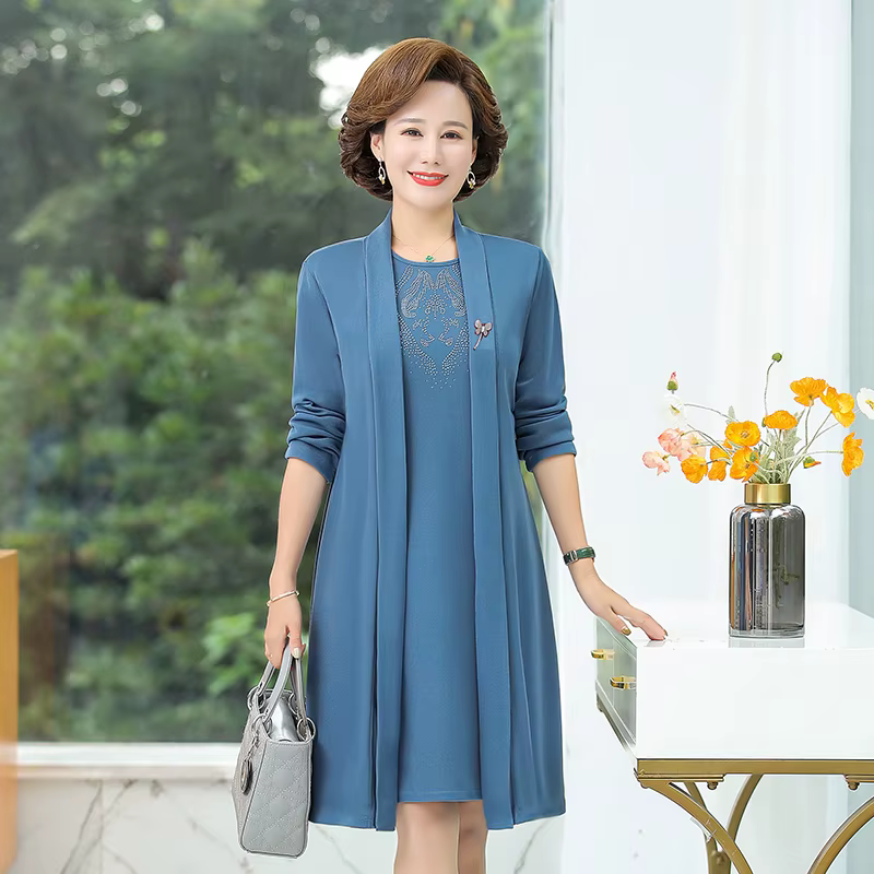 Robe deux pièces pour femme d'âge moyen