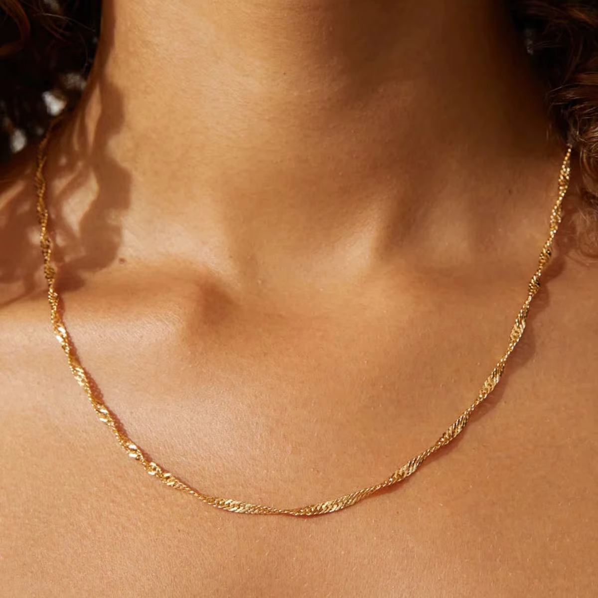 Collier chaîne fine en acier inoxydable plaqué or pour femmes