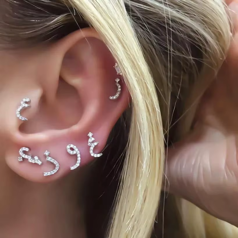 Boucles d'oreilles avec lettres d'amour arabes pour femmes