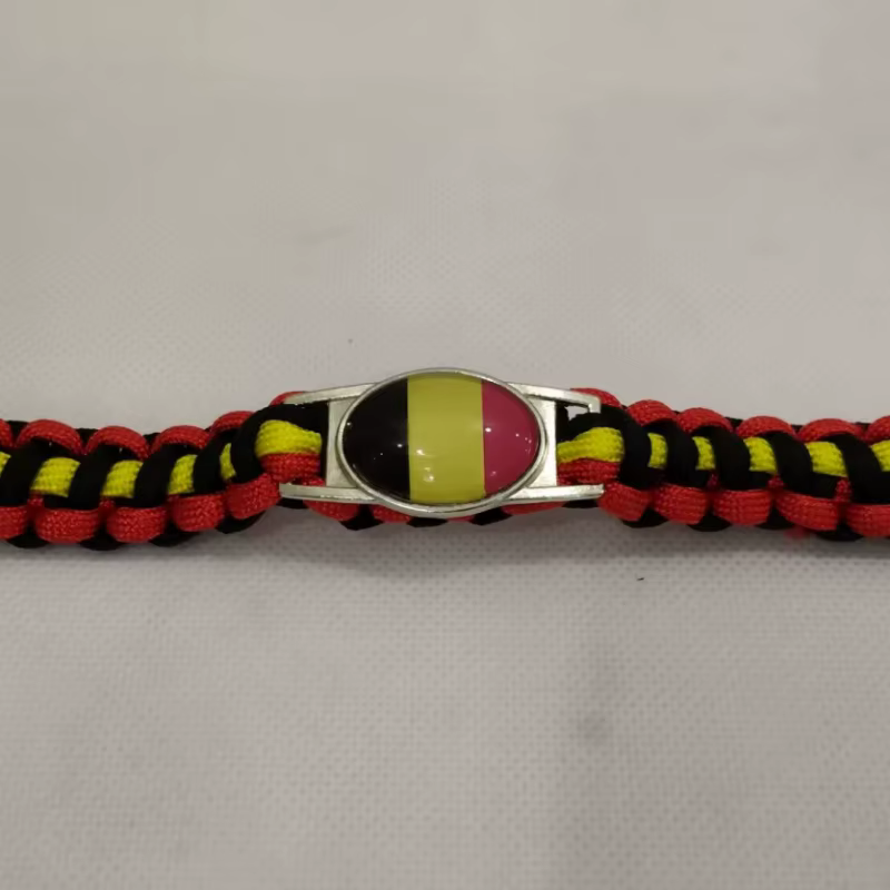 Bracelet avec breloque drapeau de la Belgique