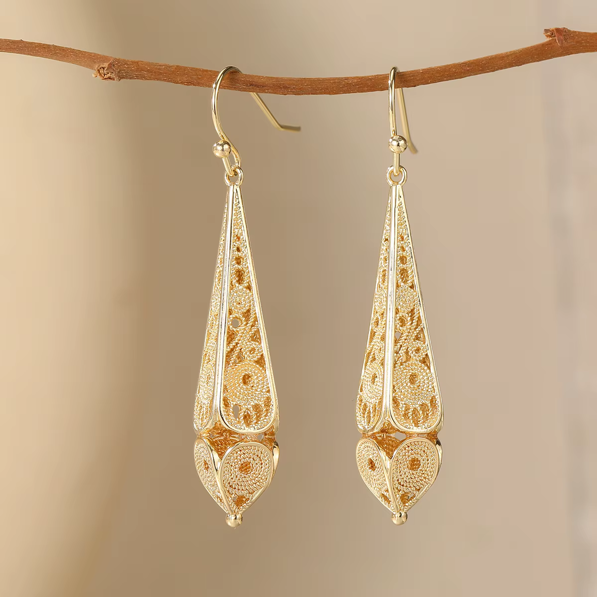 Boucles d'oreilles exquises en fil creux