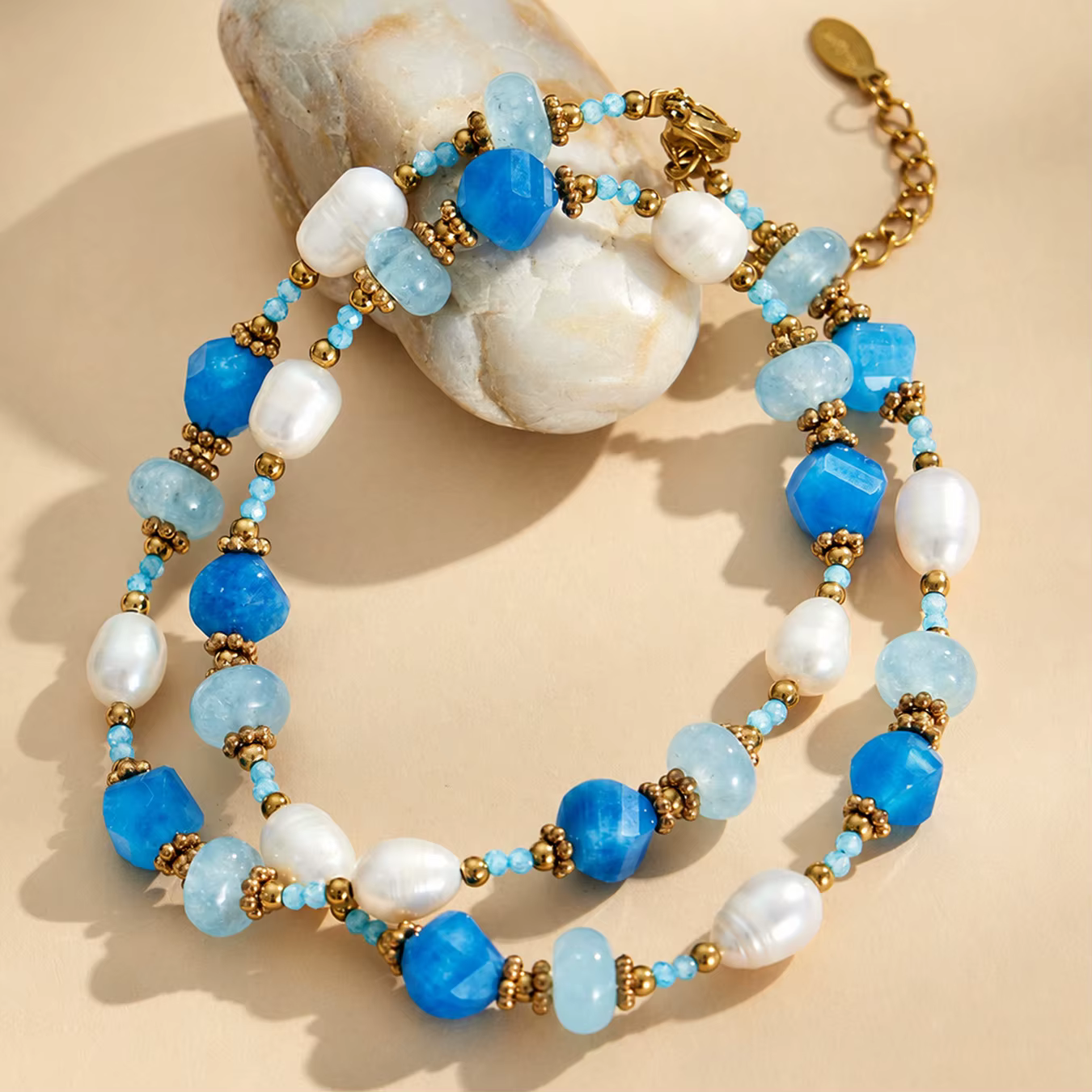 Collier de perles d'eau douce naturelles et de pierres facettées