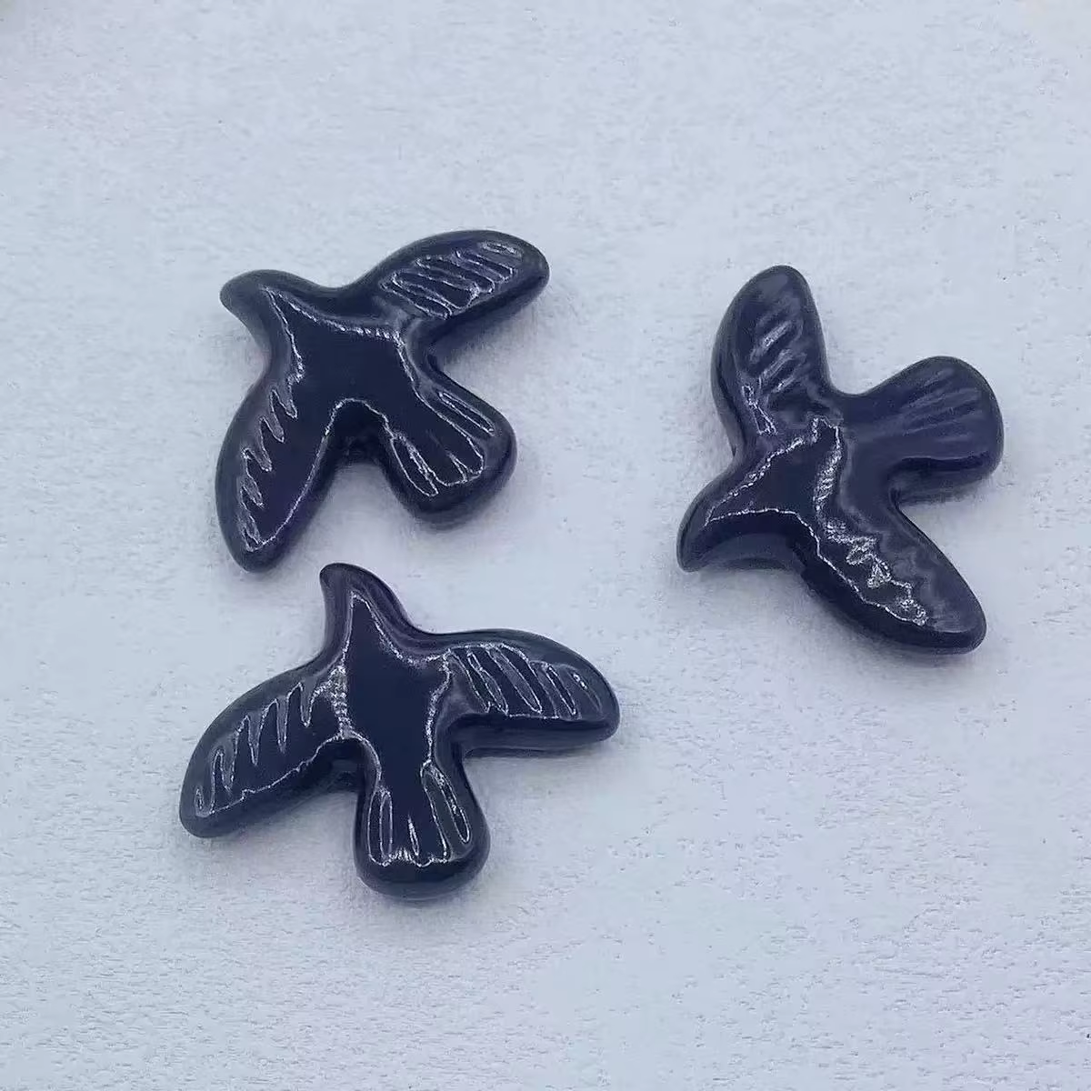 Pendentif colombe de paix blanche en céramique