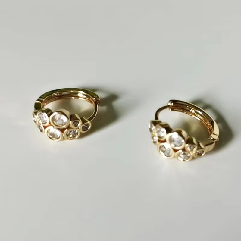 Boucles d'oreilles créoles brillantes de luxe pour femmes