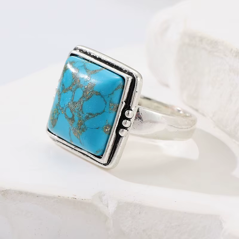 Bague carrée vintage en turquoise synthétique incrustée plaquée argent pour femme