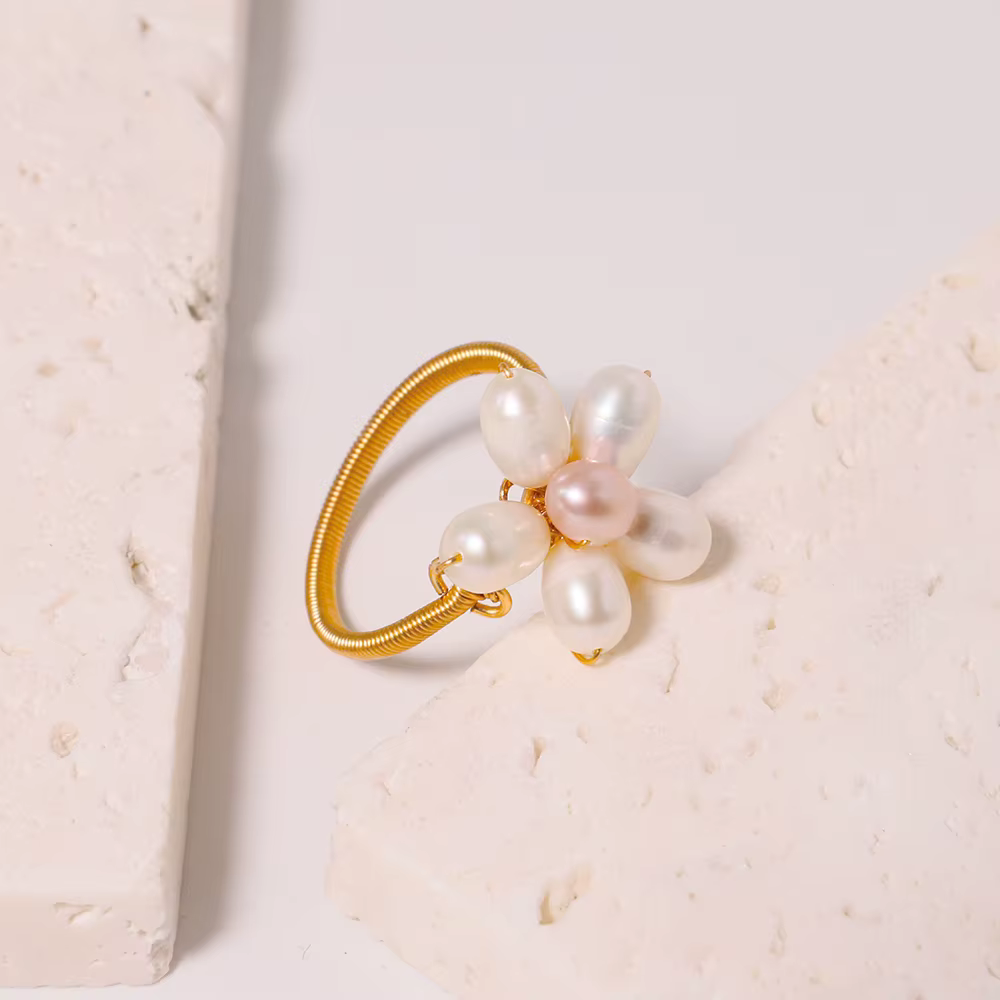 Bague en perles d'eau douce naturelles