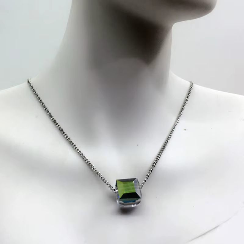 Collier pendentif en cristal carré Aurora coloré pour femme, bijoux fantaisie