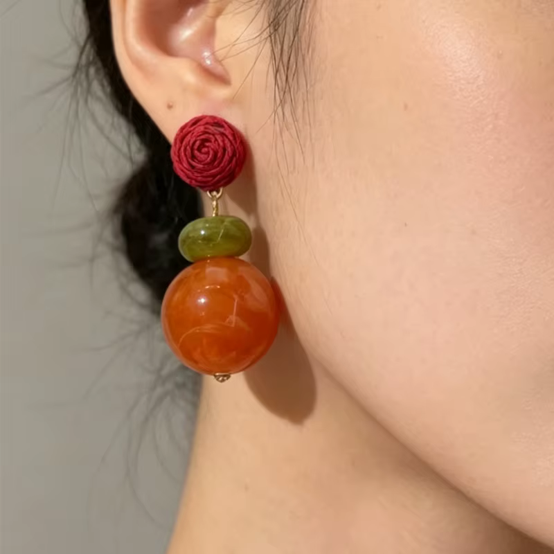 Boucles d'oreilles pendantes en perles acryliques en forme de fleur de raphia pour femmes