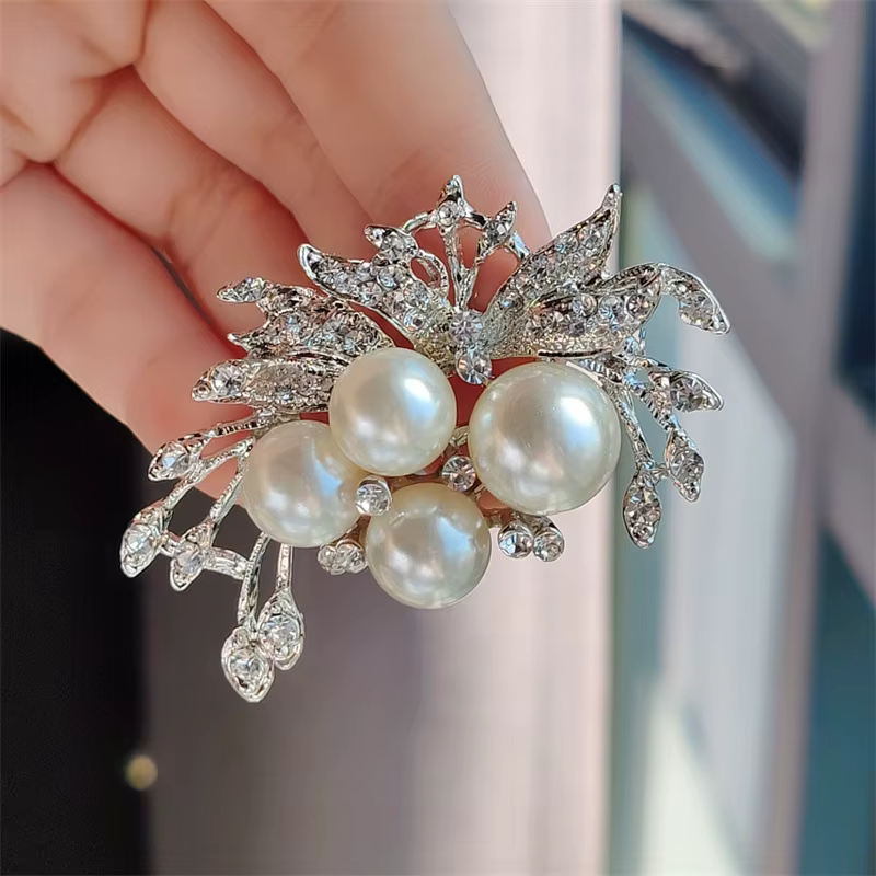 Broches de luxe en perles de cristal pour femmes