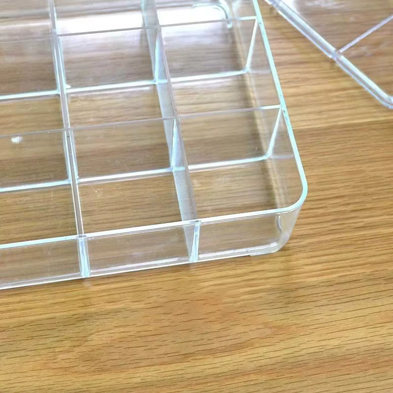 Boîte de rangement transparente à 18 grilles