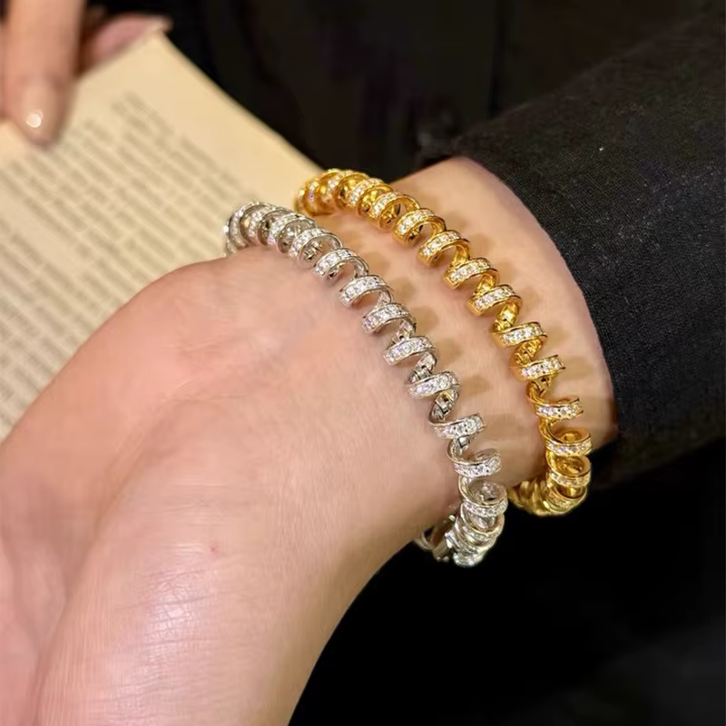 Bracelet jonc de luxe enroulé orné de diamants