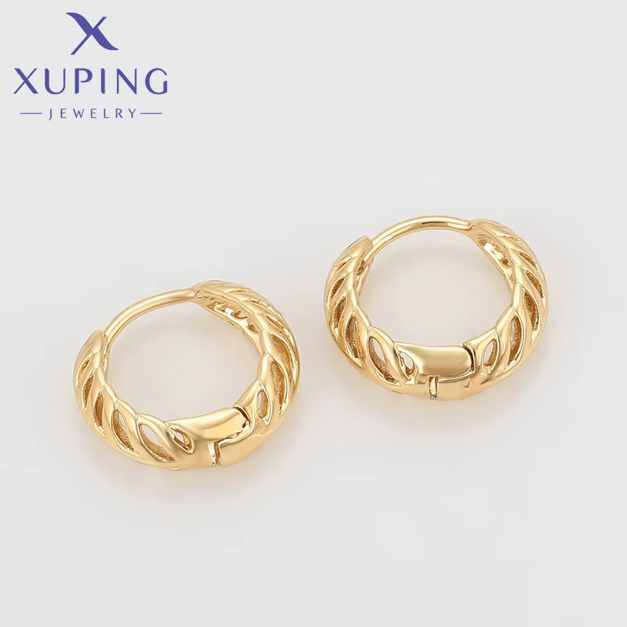 Xuping bijoux offres spéciales haute qualité charme popularité cercle lumière or couleur boucles d'oreilles pour les femmes cadeau de noël X000649164