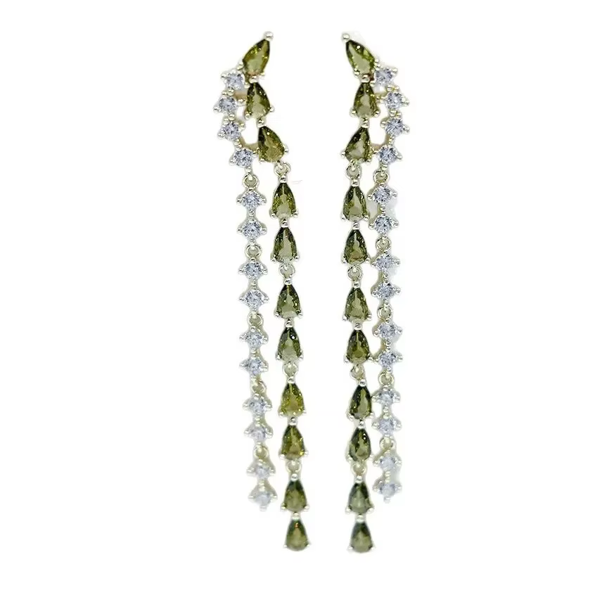 Boucles d'oreilles longues pampilles vert Olive en Zircon